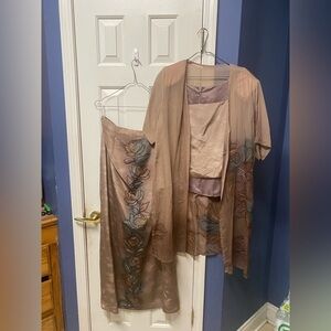 Elegant Floral Three-Piece Set
Beautiful three-piece set with floral design.